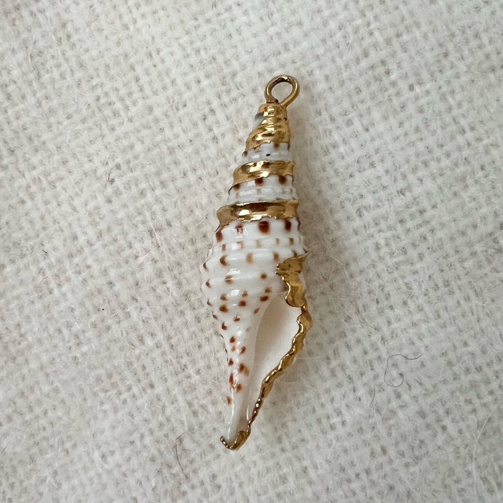 Vintage Shell Necklace pendant
